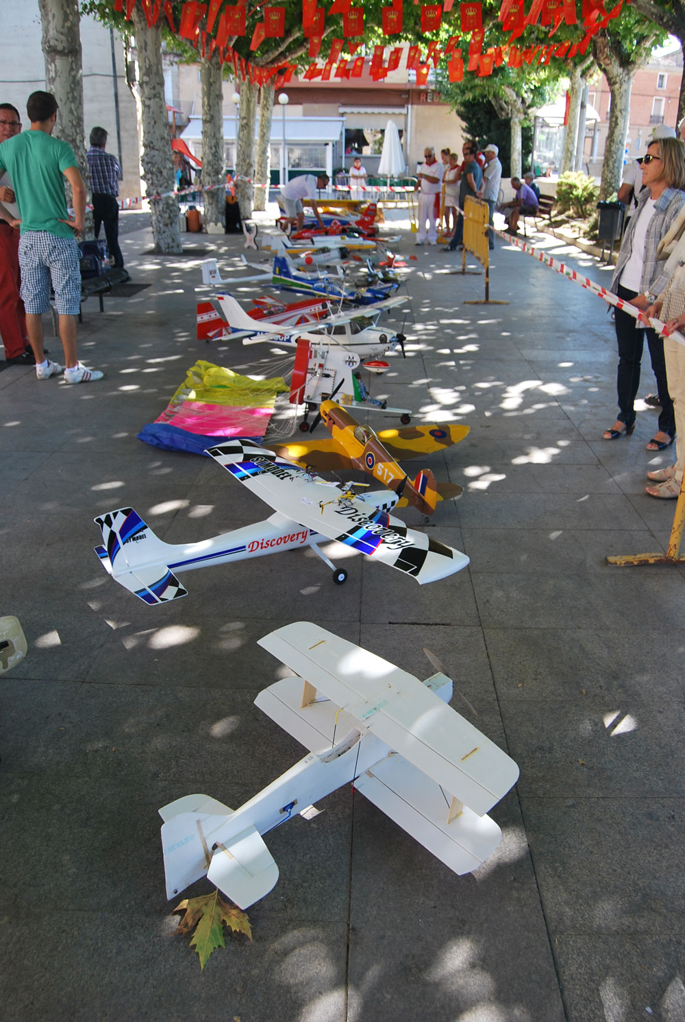 Espectáculo en la exposición de Aeromodelismo de Los Arcos